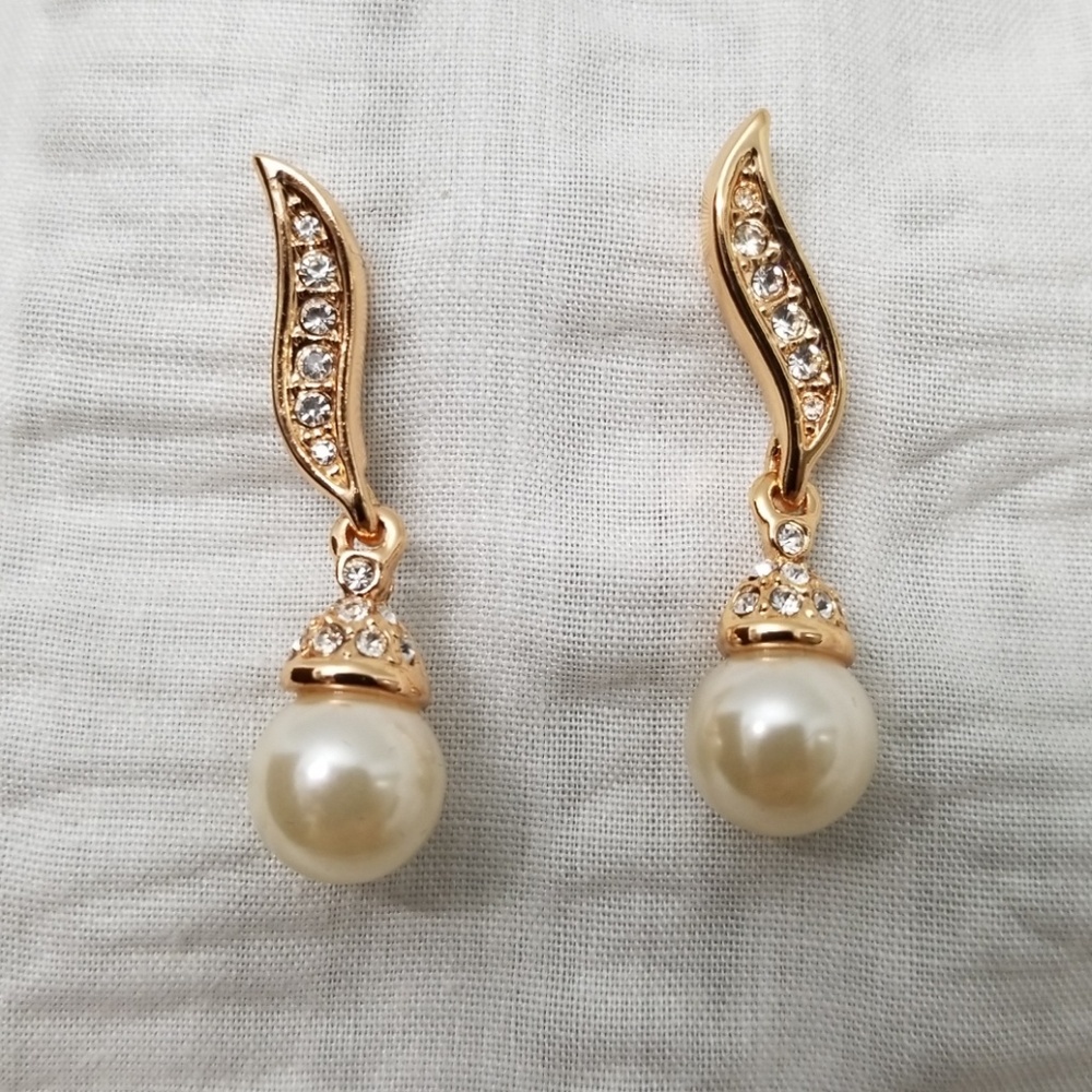 Faux pearl earring